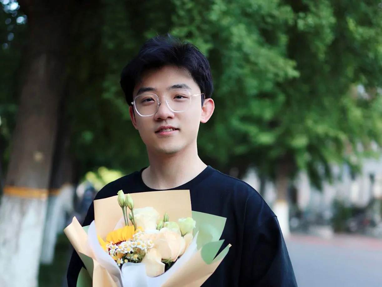 吃东西的人 AI 生成的内容可能不正确。
