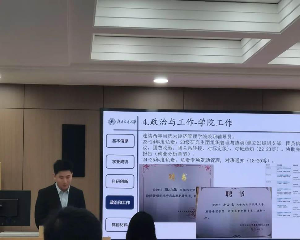 墙上贴了海报 AI 生成的内容可能不正确。